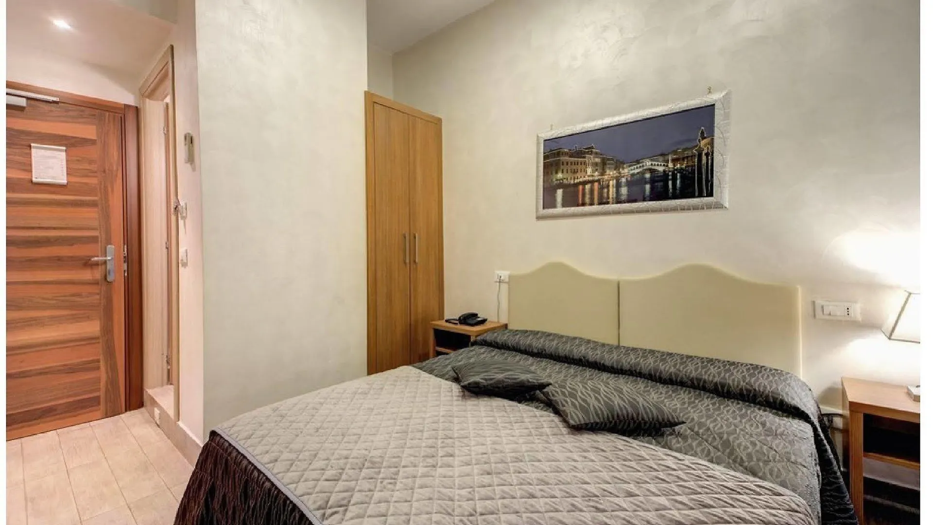 Collina Inn contacts